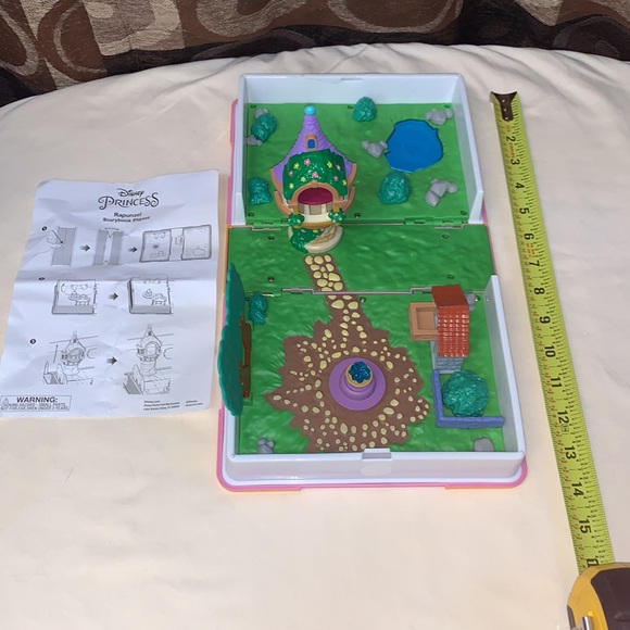 DISNEYPARKS EXCLUSIVE- RAPUNZEL STORYBOOK PLAYSET - Picture 8 of 11